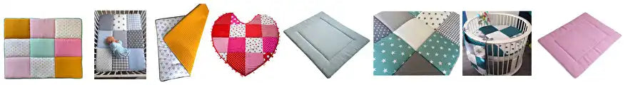 Een verzameling babydekens en kussens in verschillende kleuren, patronen en vormen.